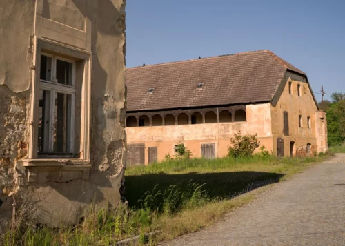 Blick vom Torhaus zum Brauhaus