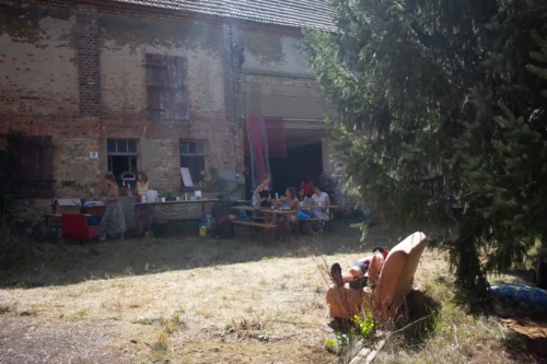 Sommerfest 2024: Essensversorgung vor der Scheune