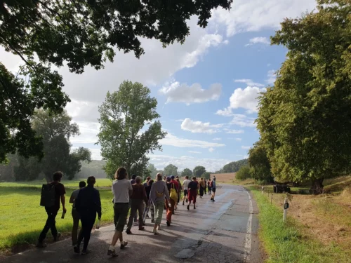 Hoffest 2025: Wanderung bis zum westlichen Ende des Grundstücks